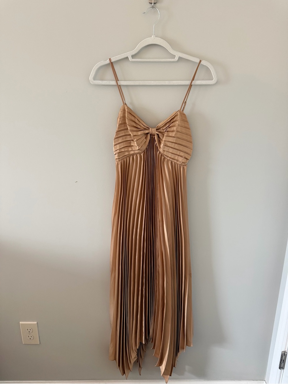 Petal & Pup Vikki Gold Pleated Handkerchief Hem Midi Dress Size 6